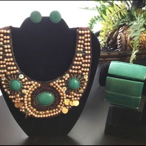 A Turquoise Beaded Necklace Set